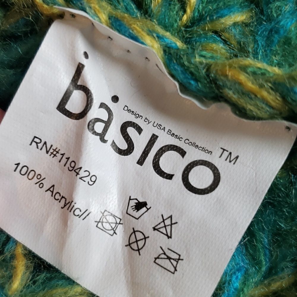 Basico Green Scarf - Picture 9 of 9